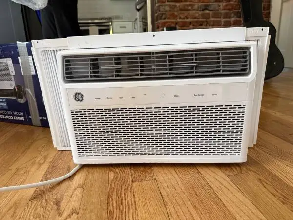 GE Window Air Conditioning Unit