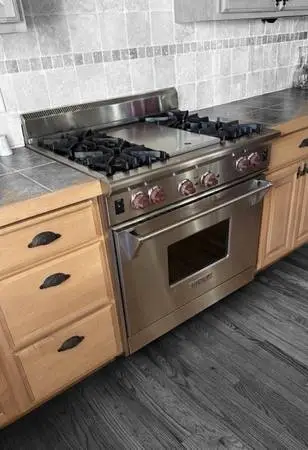36” WOLF PRO-STYLE GAS RANGE 4  OPEN DUAL BURNERS