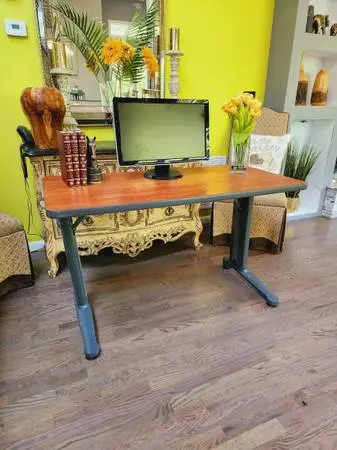 NEW SPACESAVER COMPUTER DESK* HEAVY DUTY WITH FOLDABLE LEGS