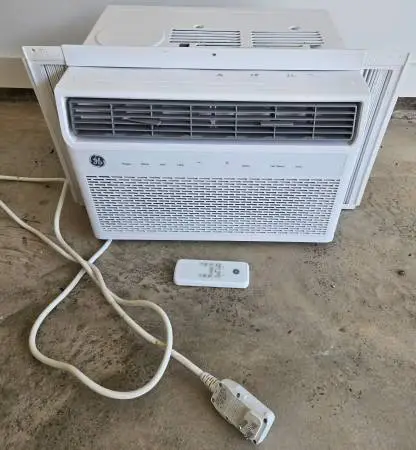 GE 8000 BTU Window Air Conditioning Unit AWFS08WWL1 Used Very Good