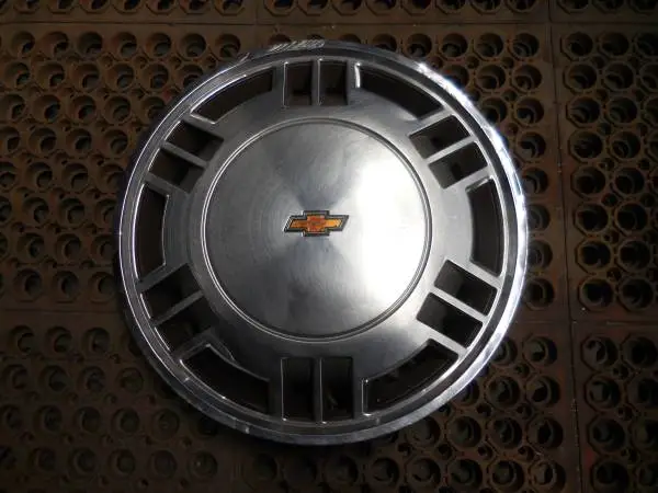 1985-88 Chevy Corsica 13 Hubcap