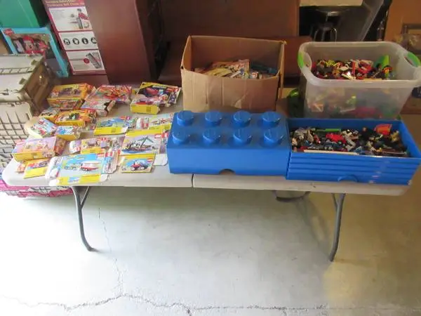 LEGOS