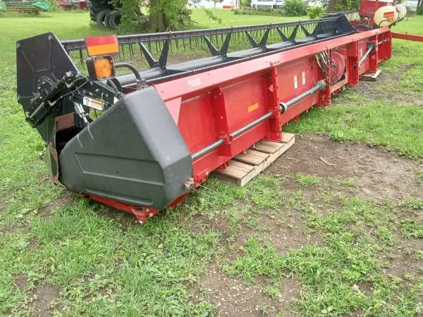 Late model Case IH 30 foot 1020 flex head- full finger auger-excellent