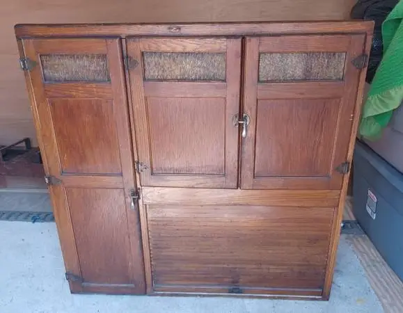 VINTAGE CIRCA 1910 HOOSIER STYLE KITCHEN CABINET