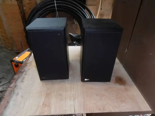 Pinnacle Small Bookshelf Speakers