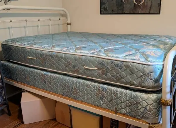 clean full size mattress and box springs