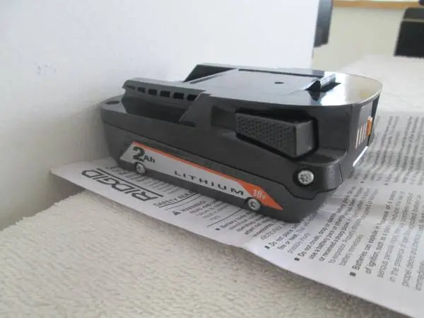 New Rigid 18V Lithium-Ion Compact Battery/Fuel Gauge/Manual