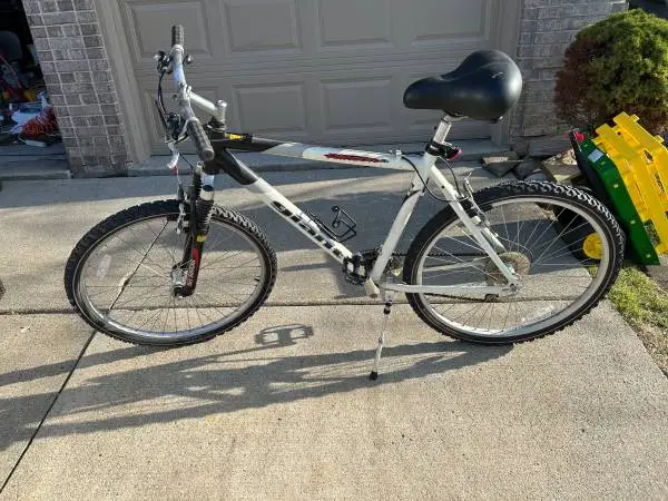 26” GIANT 21 SPEED BIKE $51