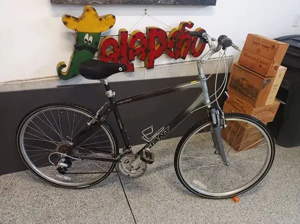 XL GIANT CYPRESS 21 SPEED HYBRID COMFORT CRUISER IN PRISTINE CONDITION
