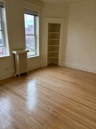 1006 East 3rd Street Apt #15, 1 bedroom/1 bath