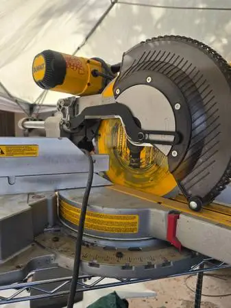 12in Dewalt Compound Miter Saw