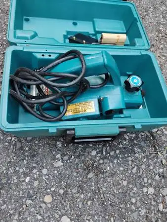 Makita power planer