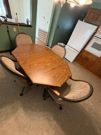 Kitchen table with (6) chairs