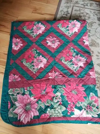 Beautiful Poinsettia Bedspread. Green on Reverse. Full Sized.