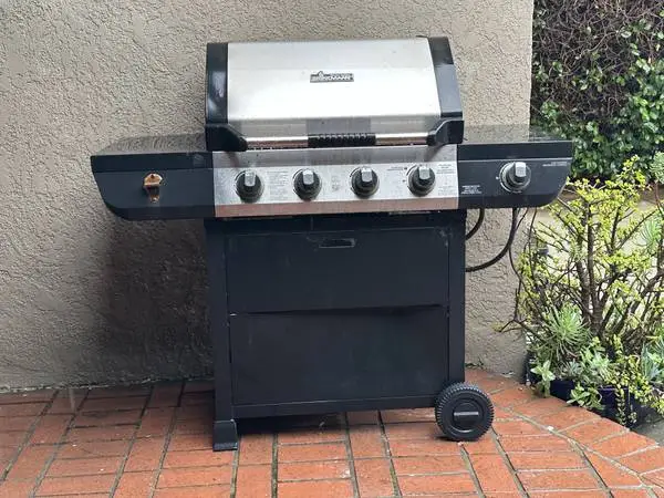 Brinkmann BBQ - Used With Side Burner and Push To Start Ignition
