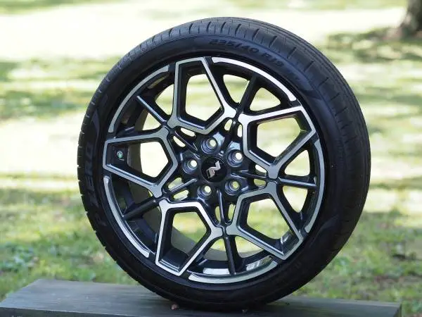 auto wheels and tires- Hyundai Kona N