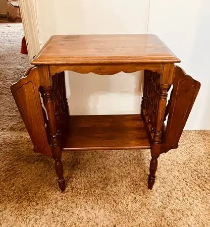 Vintage Solid Wood Colonial 2 Tier Accent Table with Integrated Side Magazine Ra
