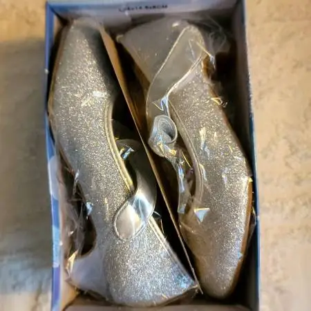 ❄️ Like New Girls Silver Glitter Dress Winter  Holiday Shoes  ❄️