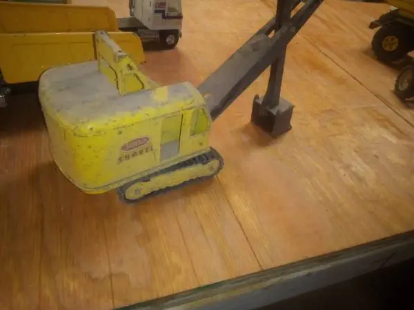 SWTonka shovel trAck loader