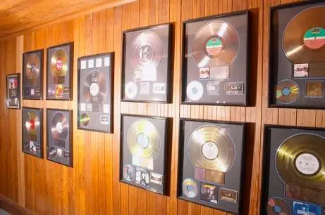 +GUITAR LESSONS : PROFESSOR, GOLD/PLATINUM CREDI