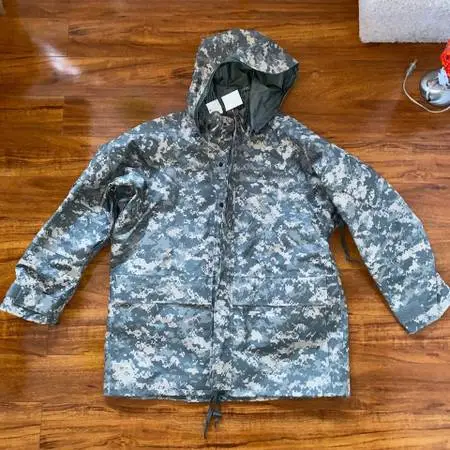 Camo rain jacket L