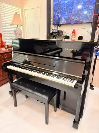 Yamaha U1 Black Upright Piano/Delivery Available
