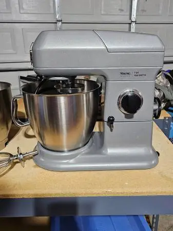 Viking Professional 7QT Stand Mixer w/Extras