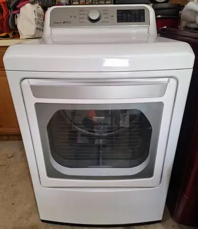 LG High Efficiency Electric Smart Dryer - like new!