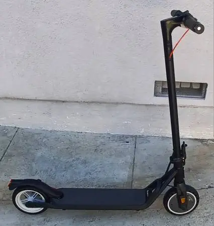 5th wheel es16 Electric Scooter. Charger Included