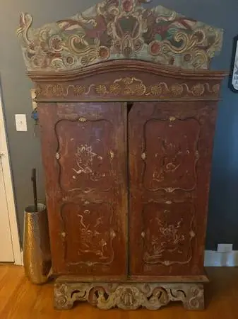 Living Estate Sale Moving to Europe!