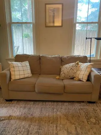 Couch with pull-out bed