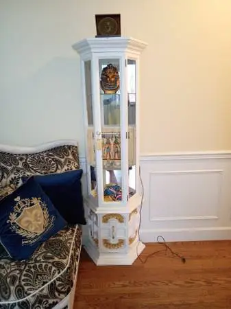 CURIO-Elegant Lighted Curio Display Cabinet white with Gold Accents