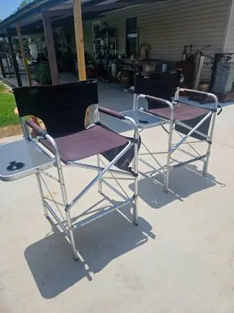 2 executive chairs with side table fcfs no holds unless on your way