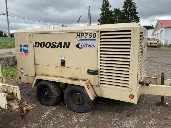 Doosan Air Compressor with 8.3 Cummins Engine