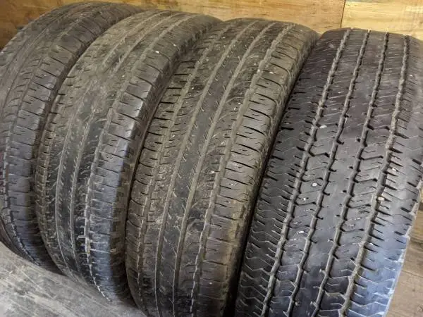 P235/75R17 ............. 4 tires