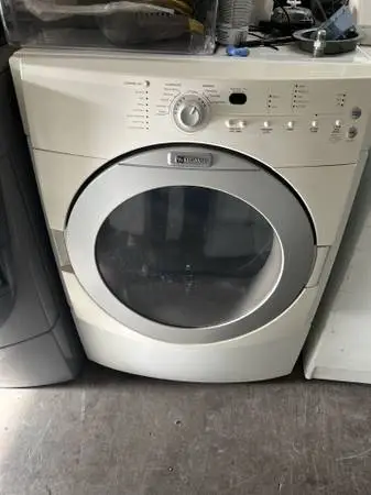 GOOD CONDITION MAYTAG GAS DRYER .HEAVY DUTY ALL CYCLES