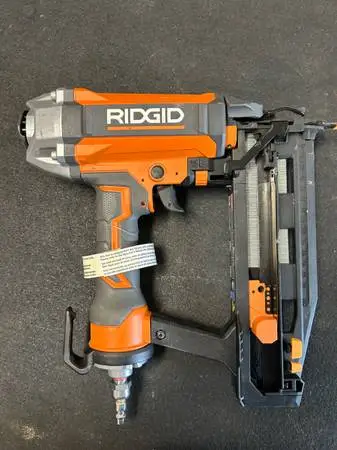 RIDGID Pneumatic 16-Gauge 2-1/2 in. Straight Finish Nailer