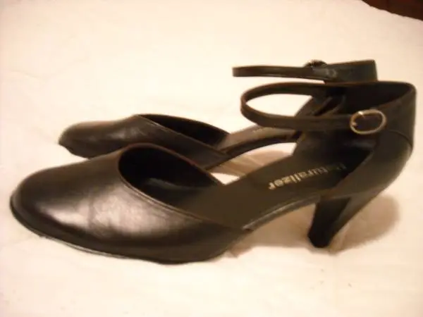 Naturalizer, Black Pumps w/Ankle Strap - 6 US