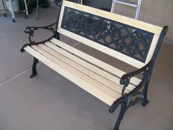 BENCH   CAST IRON AND WOOD ANTIQUE