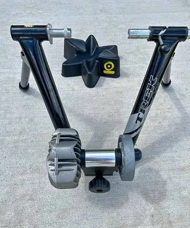 Trek Cycle Ops Fluid2 Bike Trainer with Saris Stackable Climbing Block