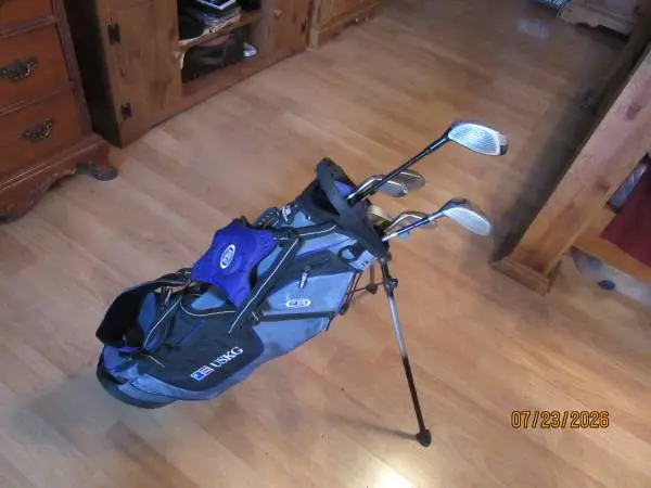 Nice Kids Golf Set in Golf Bag