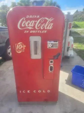 Old COKE Machines - Classic Coca-cola Vendo 39 models