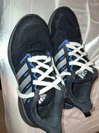 Boys size 6y Adidas Sneakers kids travel school soccer football