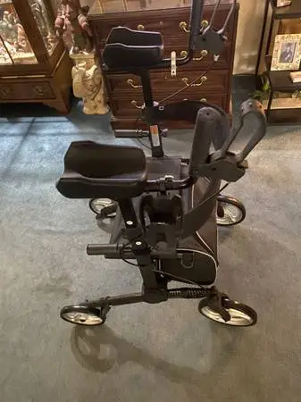 ELENKER UPRIGHT WALKER