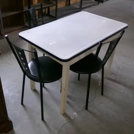 Nice Vintage Enamel Top Table and 3 Chairs LOOK !!!