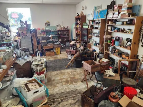 WE BUY OLD STUFF WE PAY CASH!