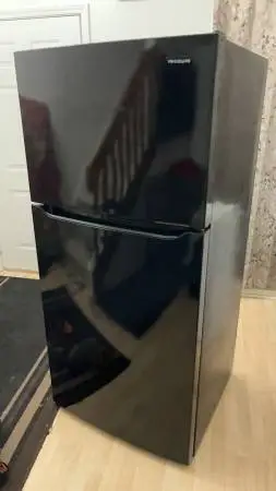 Kenmore black refrigerator (delivery fee