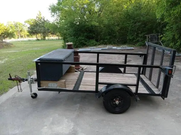 Ultra low mileage 4X8 utility trailer with tool box, price reduced!