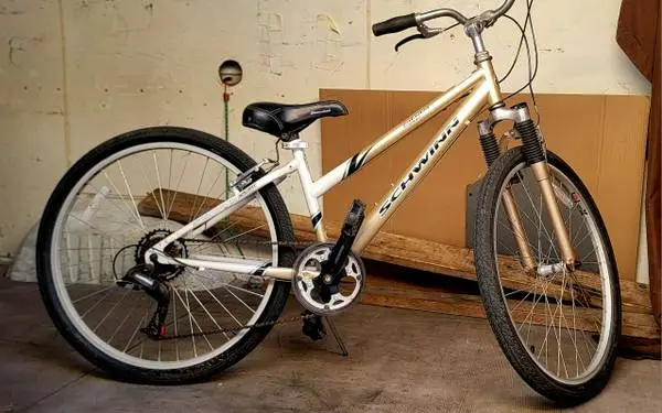 SCHWINN BIKE BICYCLE EXCELLENT CONDITION