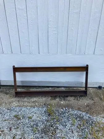 Skid steer type mounting bracket